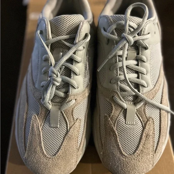 Yeezy Adidas Boost 700